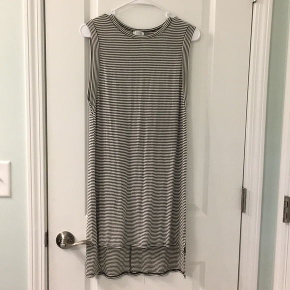 Tobi Dresses & Skirts - Black & white swing dress